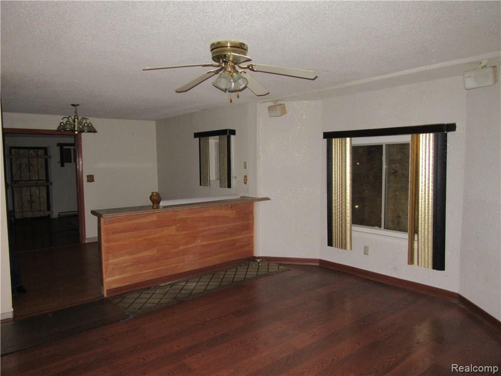 3586 Spring Hill Avenue Inkster, MI 48141 - Photo 4 of 20 015.JPG