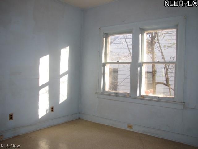 983 Oxford Road Cleveland Heights, OH 44121 - Photo 13 of 23 Bedroom 1