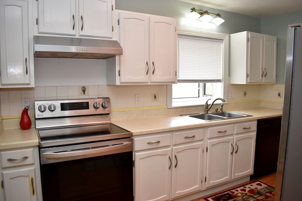 391 Asher's Path East Mashpee, MA 02649 - Photo 4 of 24 Gallery Image 4