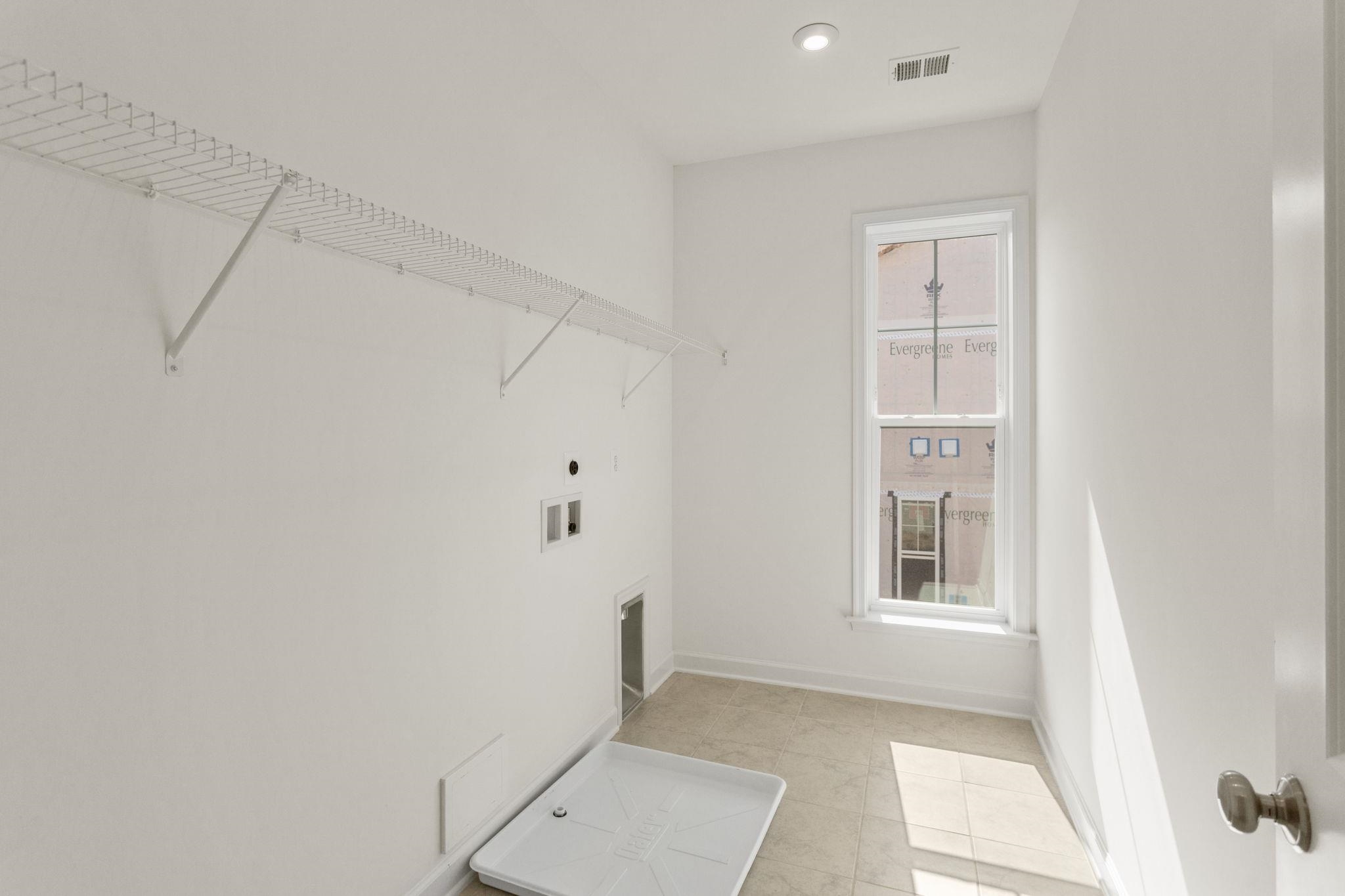 2766 Rutlege Road, Unit 191 Harrisonburg, VA 22801 - Photo 23 of 33 a view of an empty room with a window