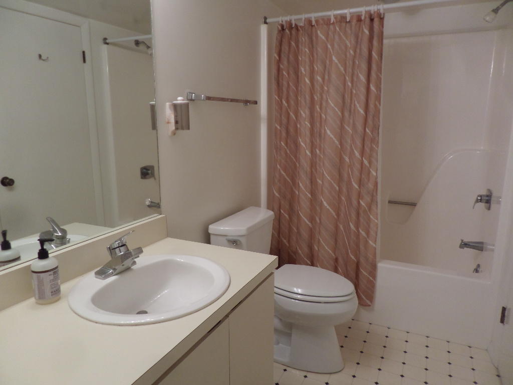 121 Brandeis Lane Oak Ridge, TN 37830 - Photo 17 of 24 Full Bathroom
