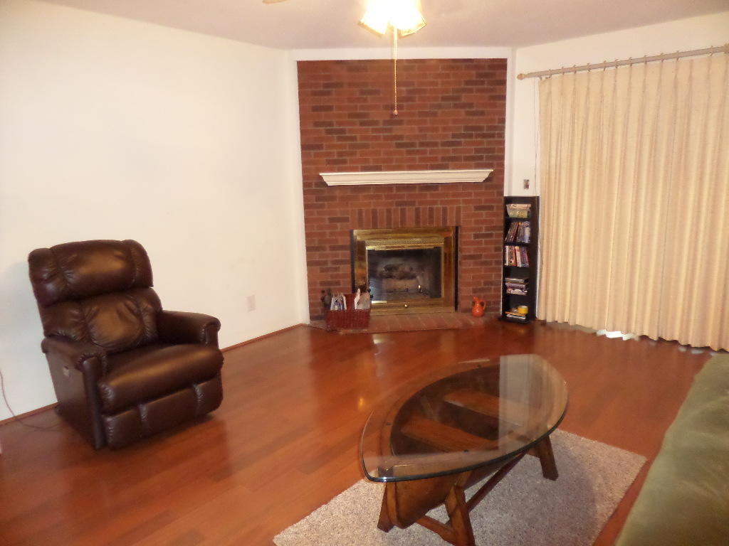121 Brandeis Lane Oak Ridge, TN 37830 - Photo 3 of 24 Living Room