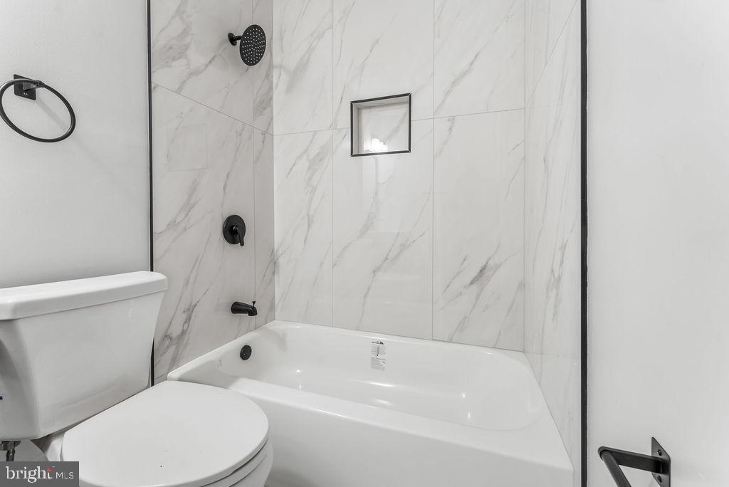 5034 Nash Street Northeast Washington, DC 20019 - Photo 21 of 36 a bathroom with a toilet and a tub