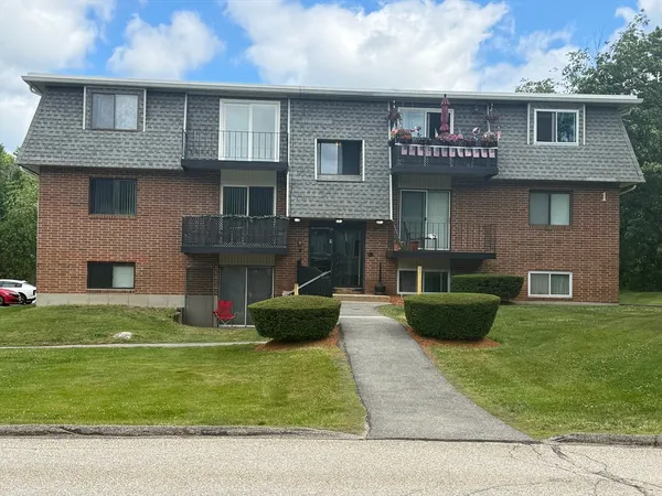 $1,700 | 176 Maple Avenue, Unit 131, Rutland, MA 01543