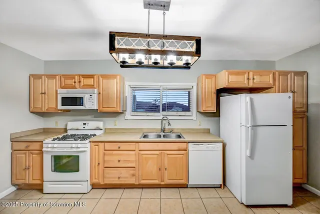 $195,000 | 1941 Electric Street, Unit REAR, Dunmore, PA 18512