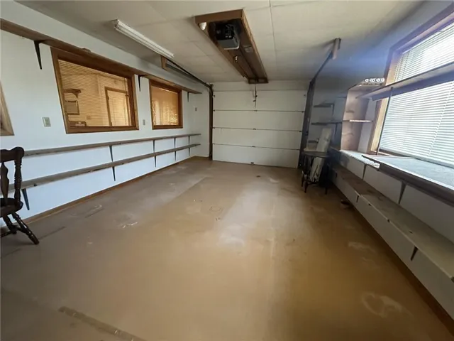 a view of a house with backyard