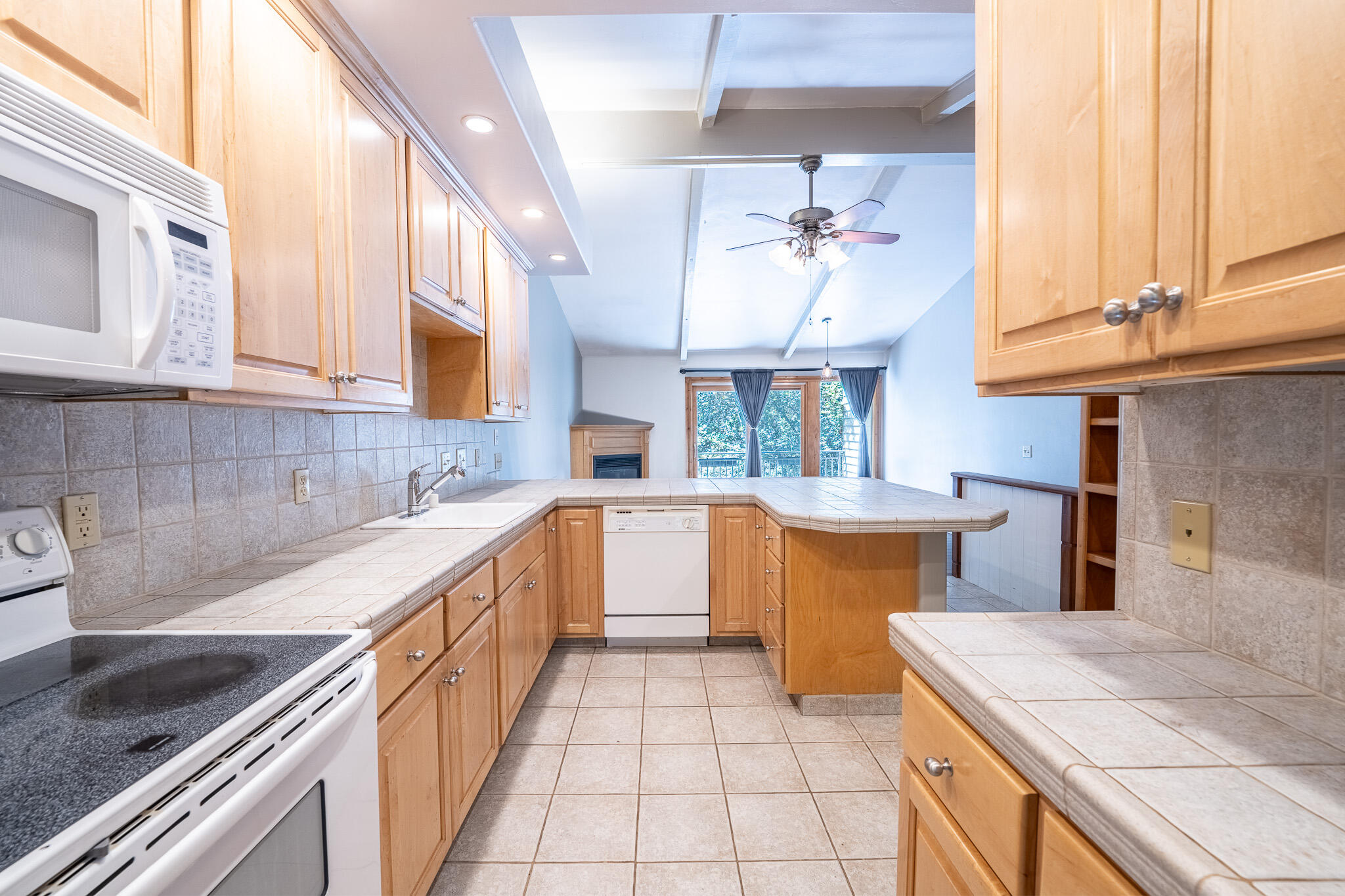 151 4 Seasons Way, Unit 26 Ketchum, ID 83340 - Photo 7 of 30 Kitchen