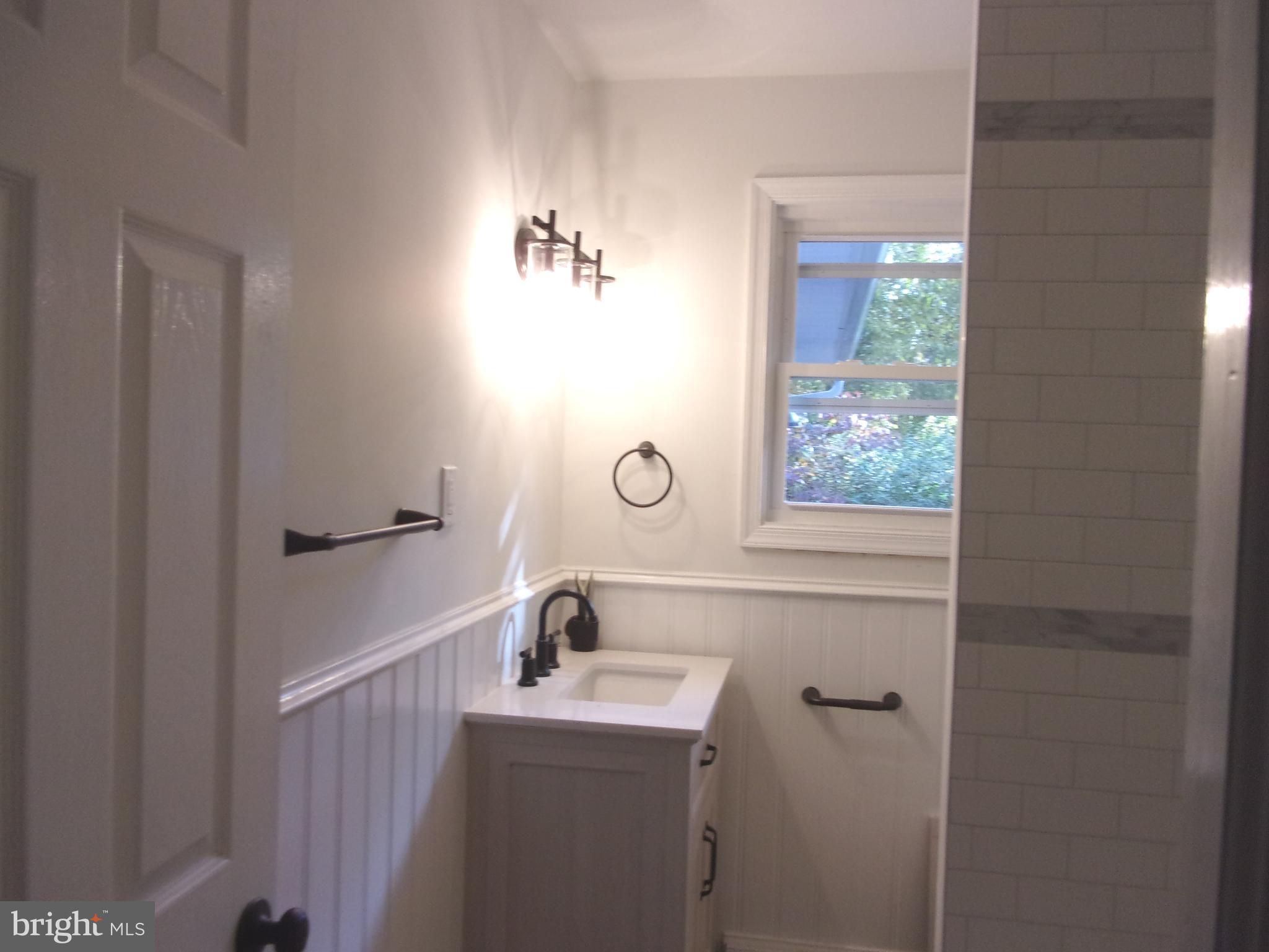 262 Sunset Road Barrington, NJ 08007 - Photo 12 of 31 Full bathroom