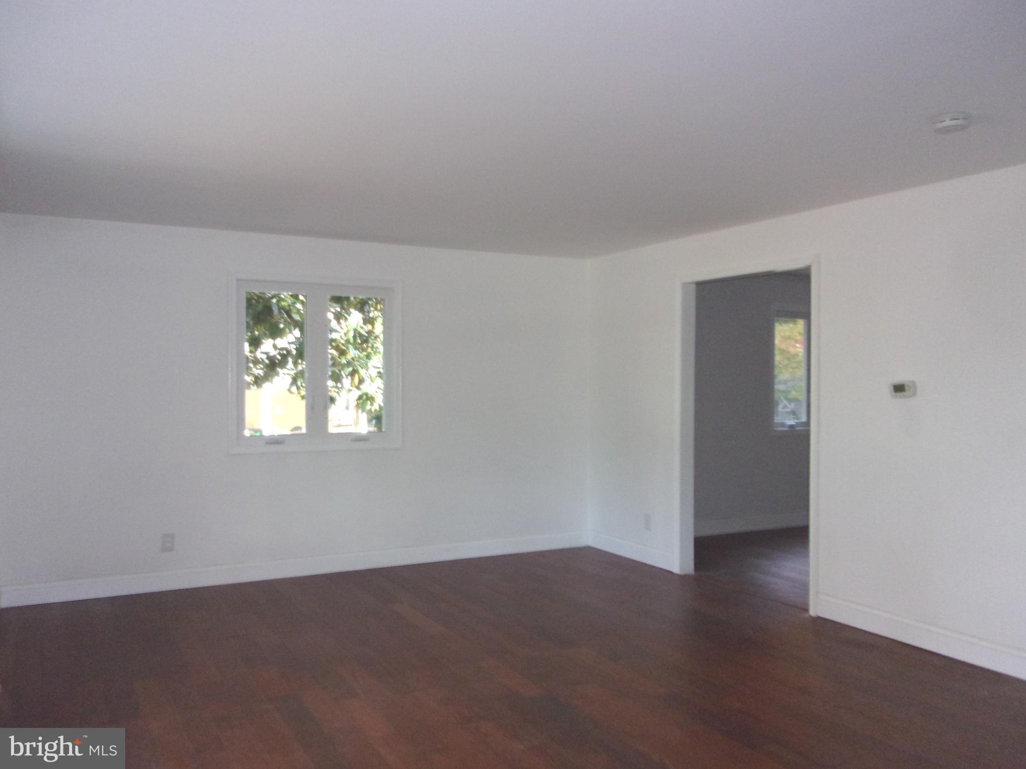 262 Sunset Road Barrington, NJ 08007 - Photo 16 of 31 Living Room