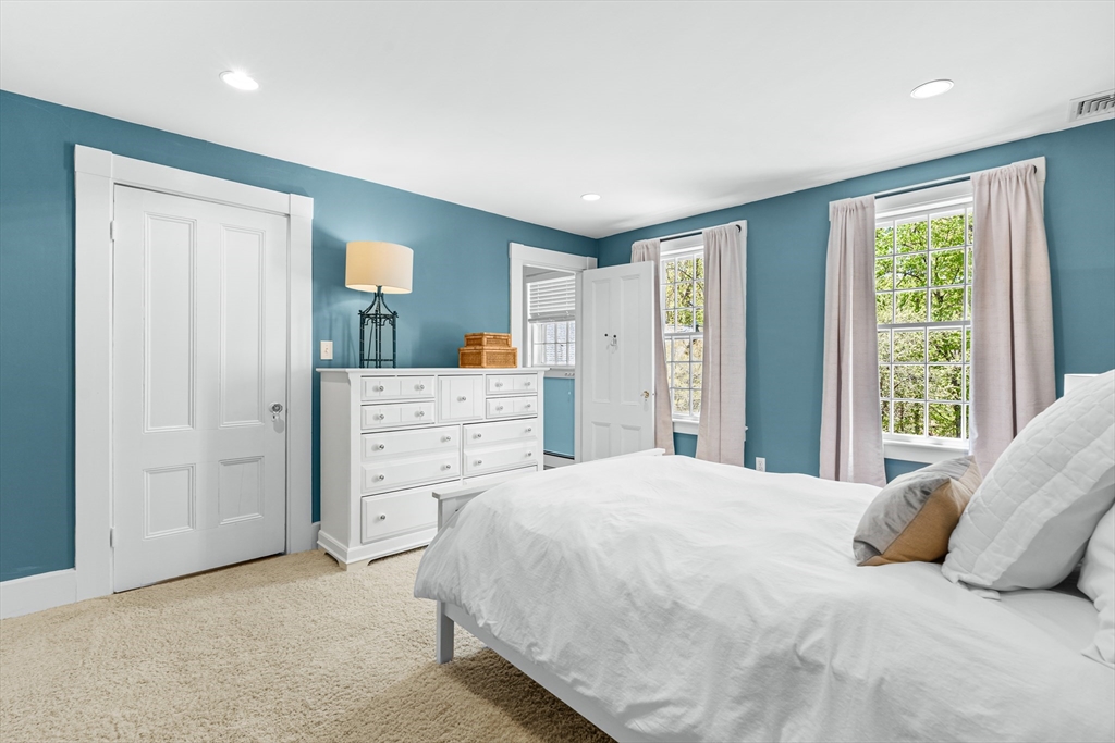 39 Church Street Weston, MA 02493 - Photo 17 of 34
