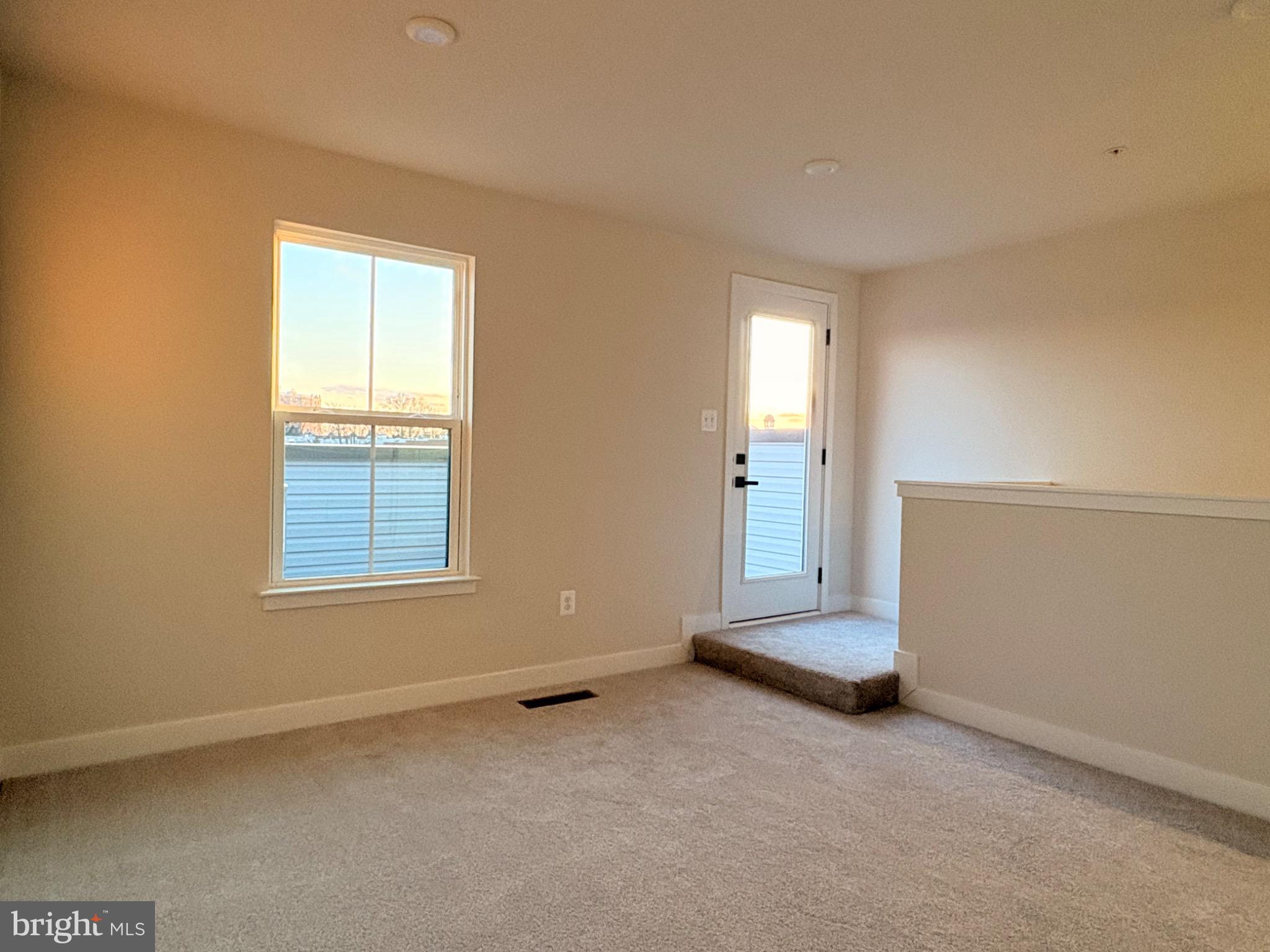 736 Watts Street Baltimore, MD 21217 - Photo 29 of 32 an empty room with windows