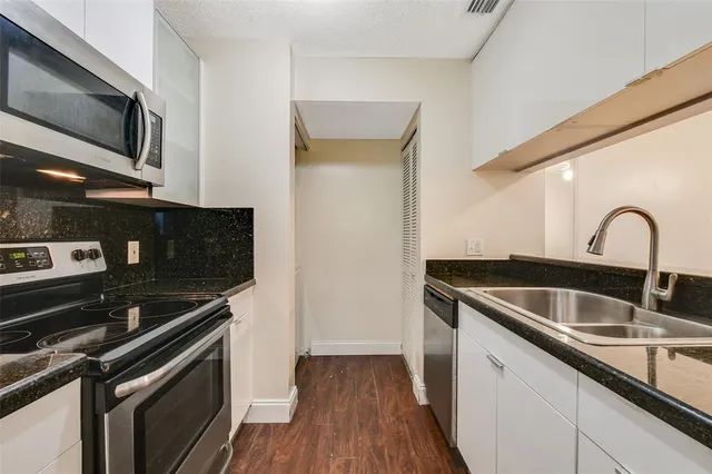 $189,900 | 6549 Southeast Federal Highway, Unit 204, Stuart, FL 34997