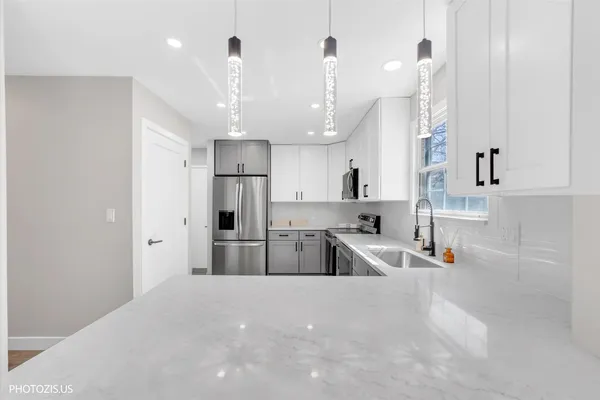 $380,000 | 642 Williams Court, Gurnee, IL 60031
