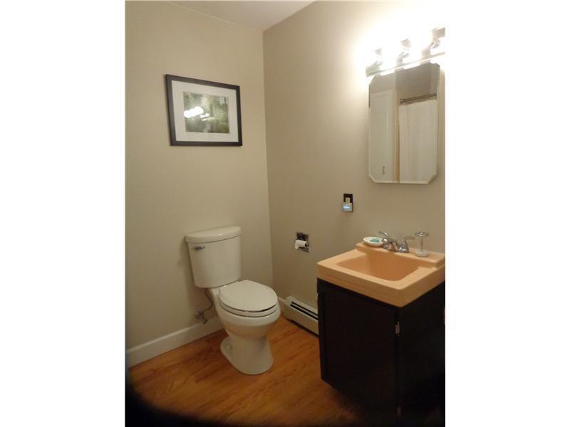 11 Woodville Road Falmouth, ME 04105 - Photo 22 of 35 Bathroom. Full Bath between bedrooms...