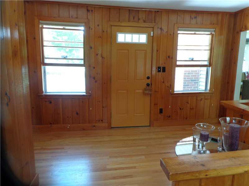 11 Woodville Road Falmouth, ME 04105 - Photo 4 of 35 Entry.