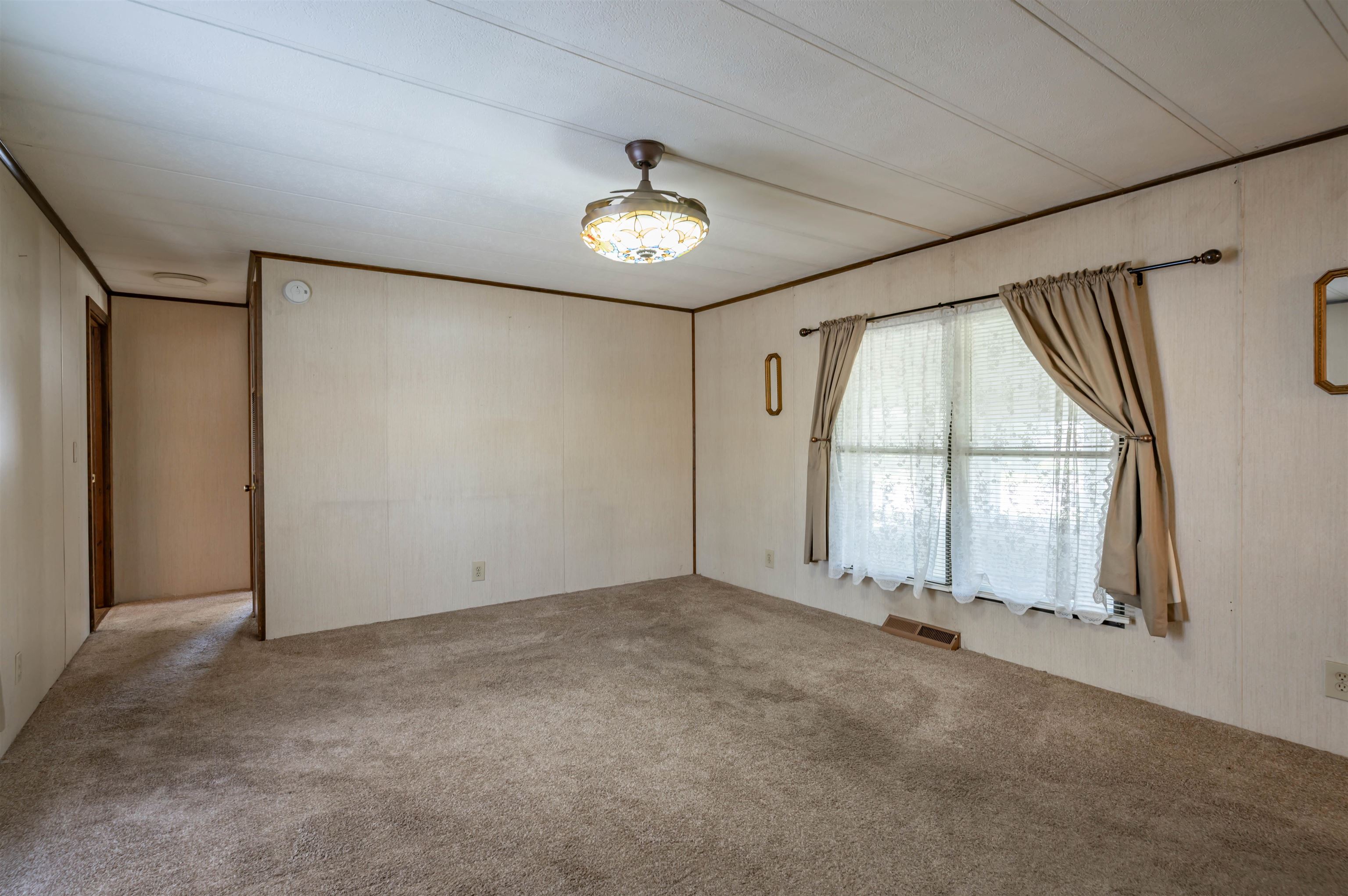 6 Embassy Avenue Hooksett, NH 03106 - Photo 27 of 40