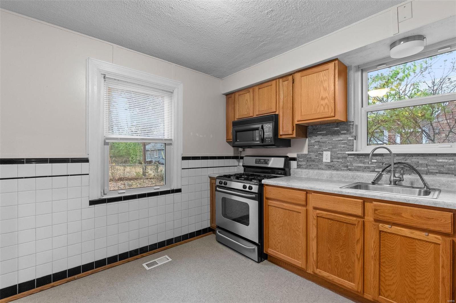 3717 Brown Road St. Louis, MO 63114 - Photo 12 of 32 Gallery Image 12
