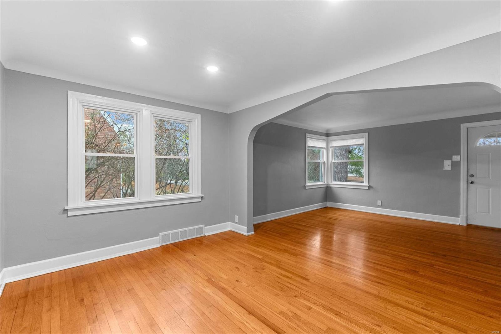 3717 Brown Road St. Louis, MO 63114 - Photo 3 of 32 Gallery Image 3