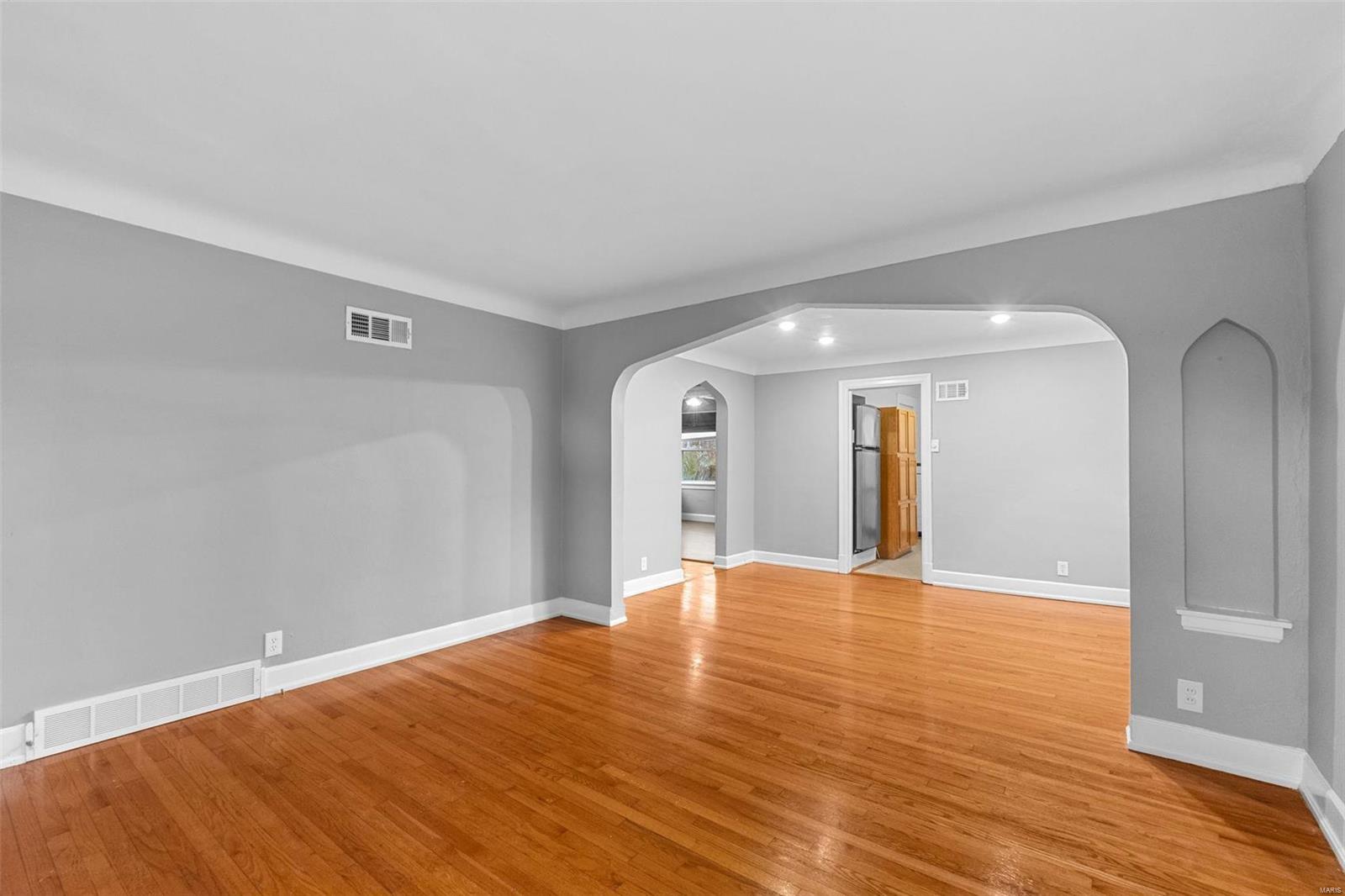 3717 Brown Road St. Louis, MO 63114 - Photo 5 of 32 Gallery Image 5