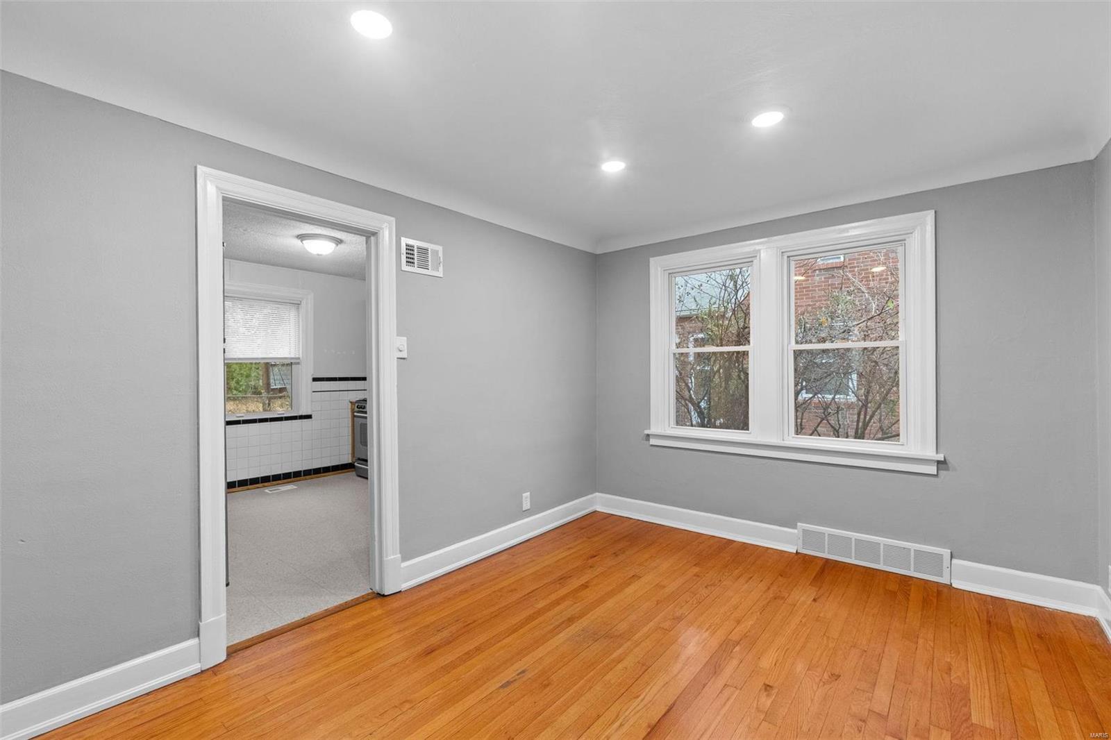 3717 Brown Road St. Louis, MO 63114 - Photo 6 of 32 Gallery Image 6