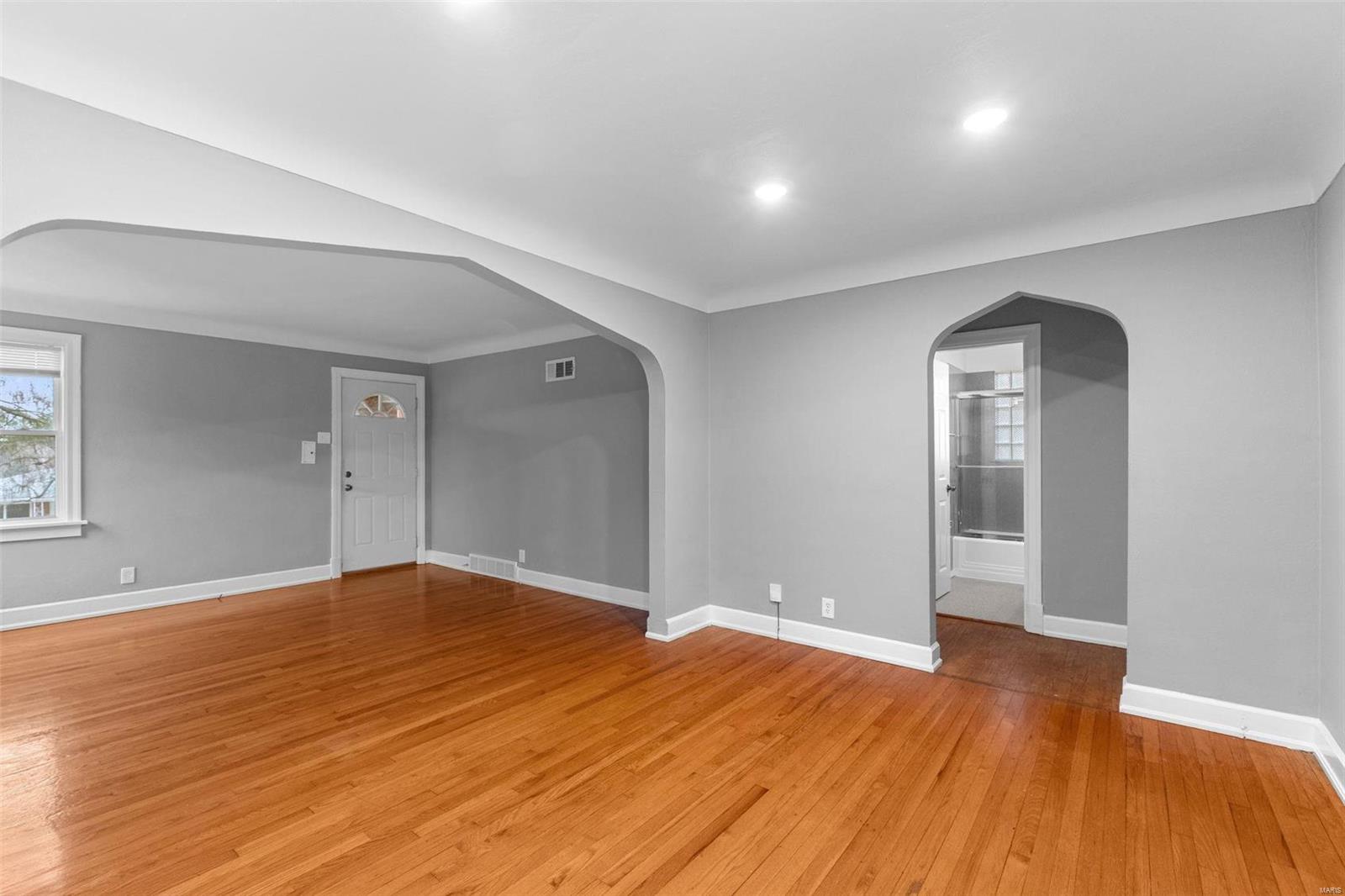 3717 Brown Road St. Louis, MO 63114 - Photo 7 of 32 Gallery Image 7