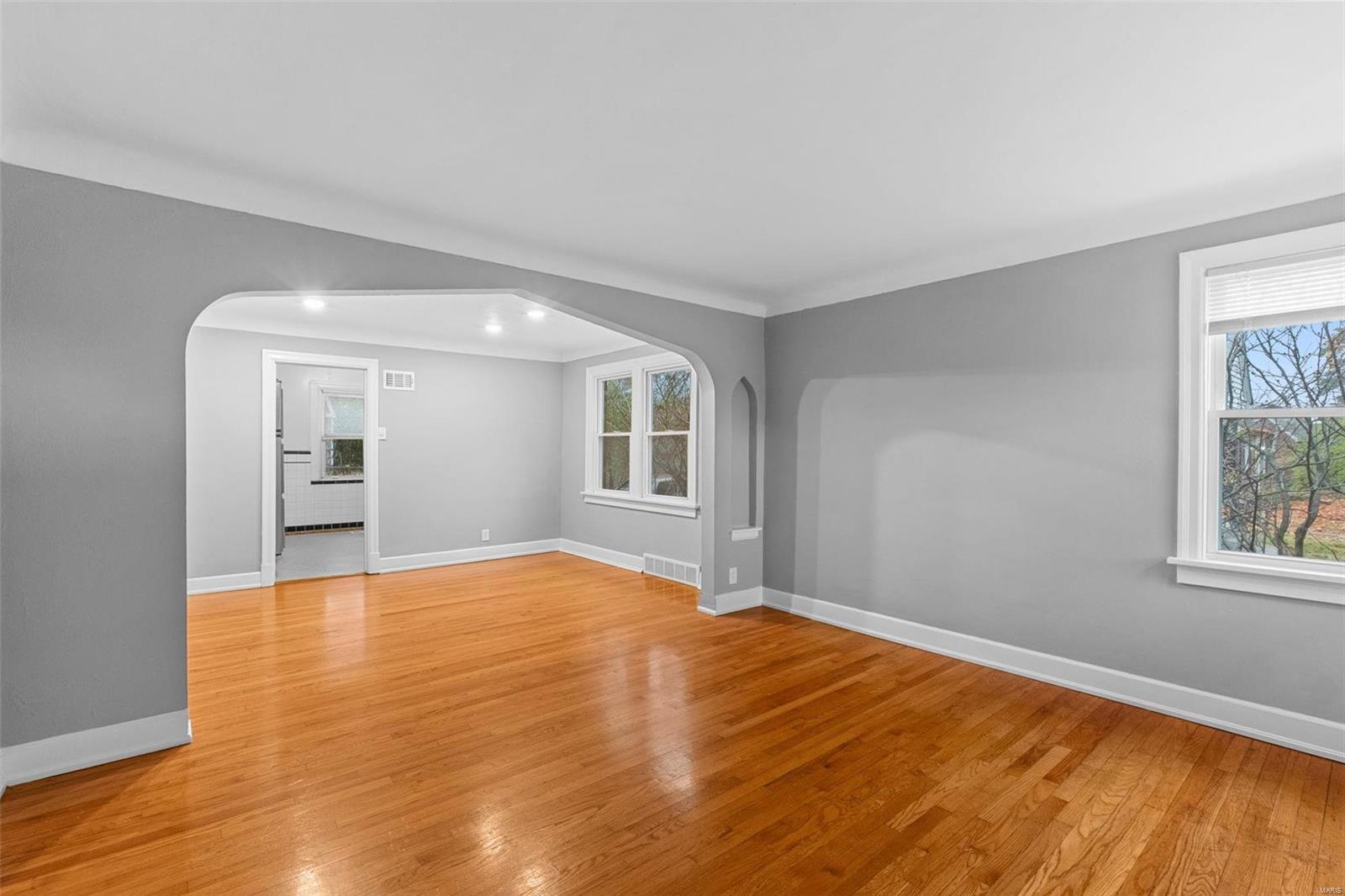 3717 Brown Road St. Louis, MO 63114 - Photo 8 of 32 Gallery Image 8