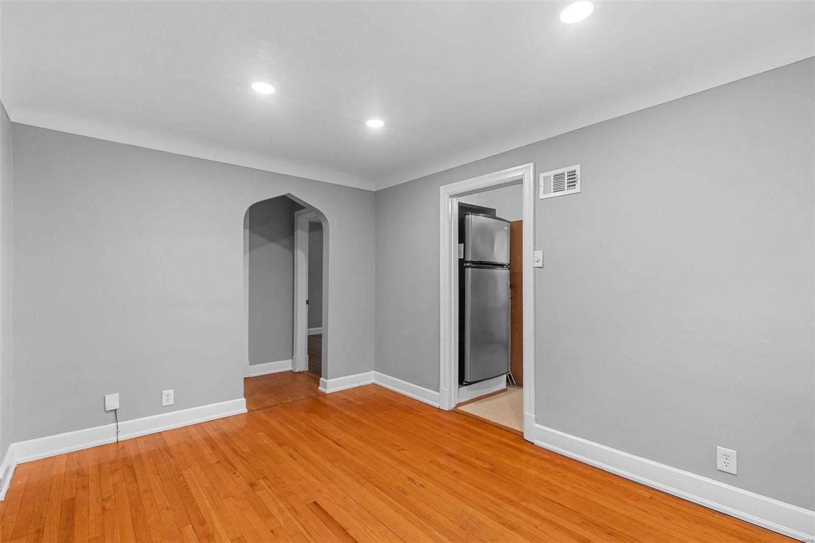 3717 Brown Road St. Louis, MO 63114 - Photo 9 of 32 Gallery Image 9