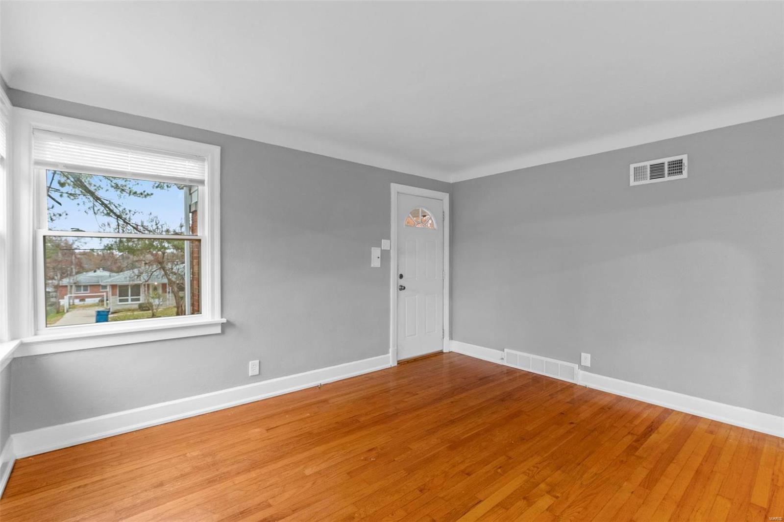 3717 Brown Road St. Louis, MO 63114 - Photo 10 of 32 Gallery Image 10