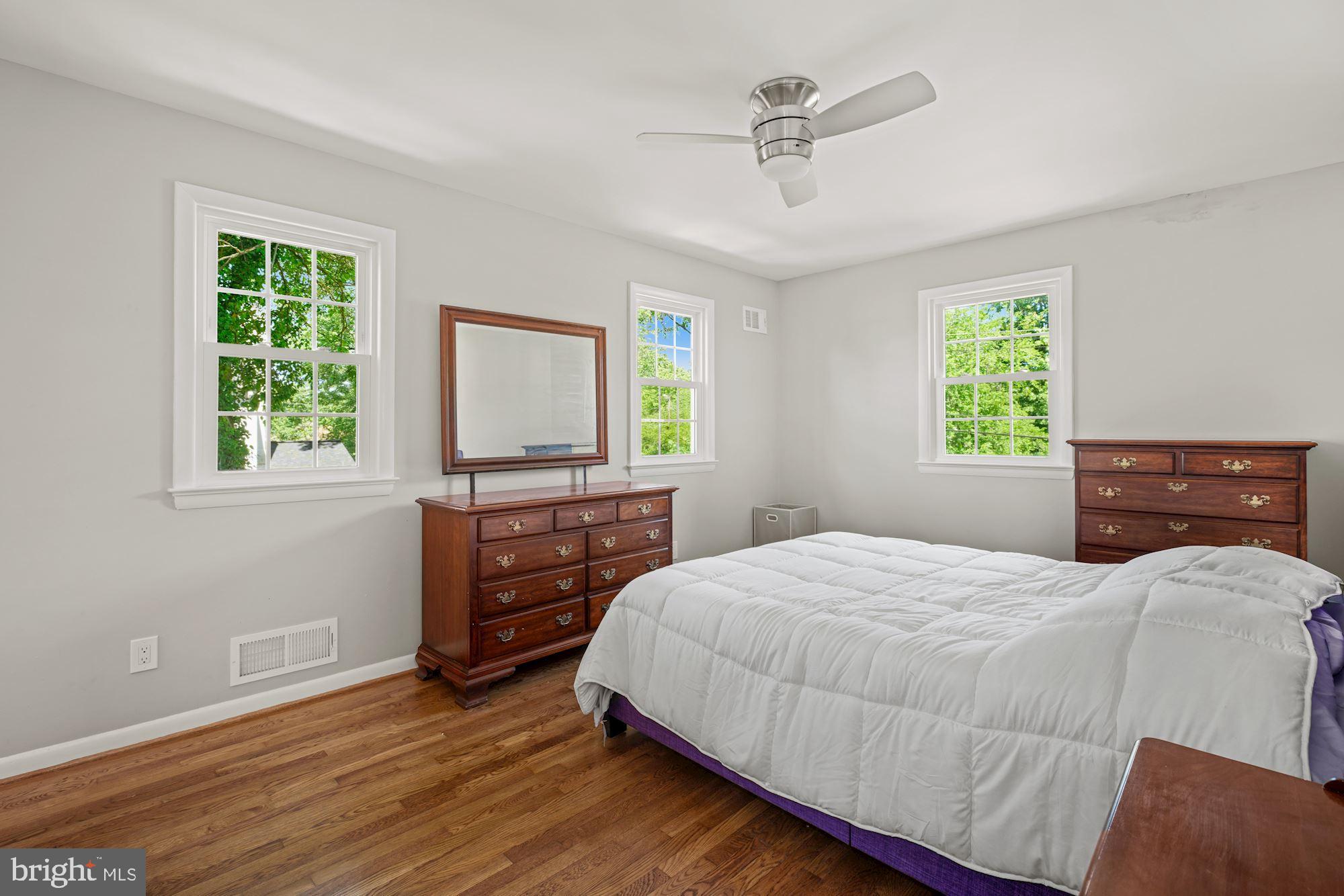 8801 Postoak Road Potomac, MD 20854 - Photo 18 of 28 Owner's Bedroom