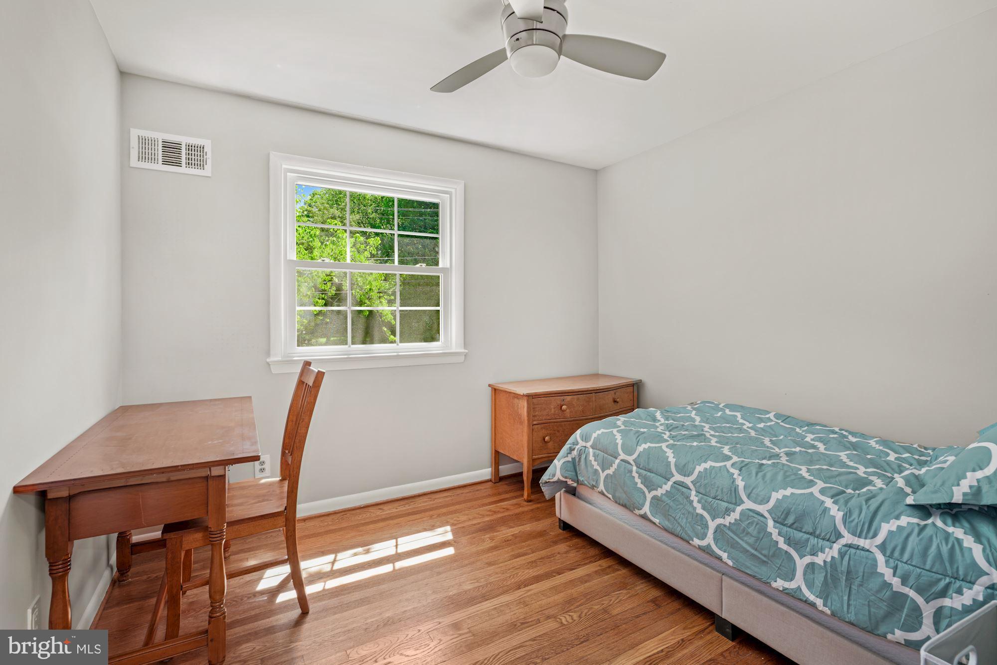 8801 Postoak Road Potomac, MD 20854 - Photo 20 of 28 Upper Level Bedroom 1