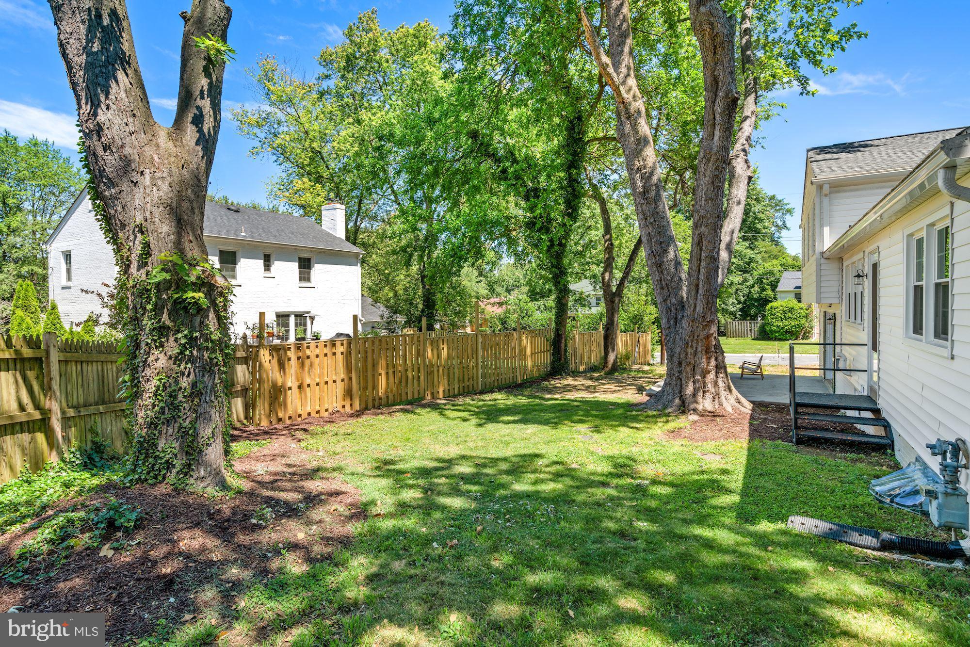 8801 Postoak Road Potomac, MD 20854 - Photo 27 of 28 Level Backyard