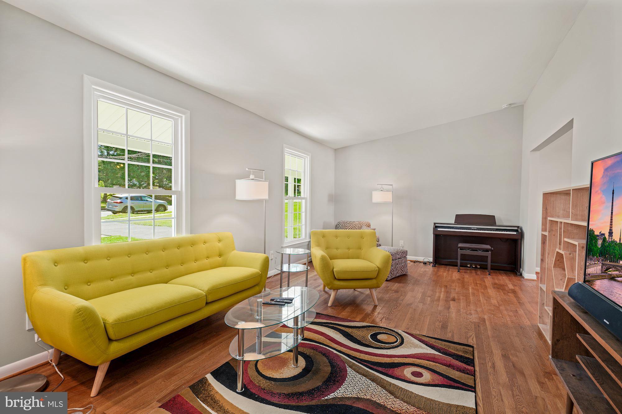 8801 Postoak Road Potomac, MD 20854 - Photo 4 of 28 Formal Living Room