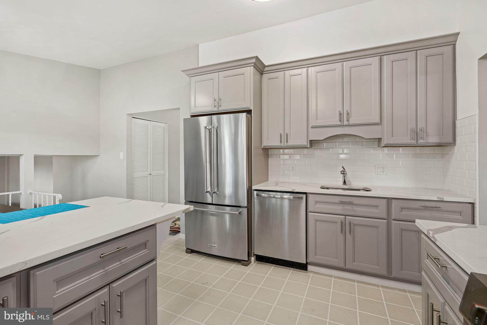 8801 Postoak Road Potomac, MD 20854 - Photo 9 of 28 Stainless Steel Appliances