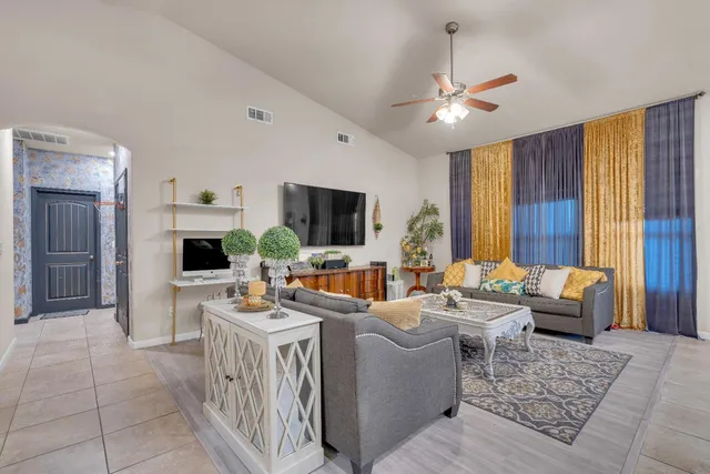 $520,000 | 5302 West Homan Avenue, Fresno, CA 93722