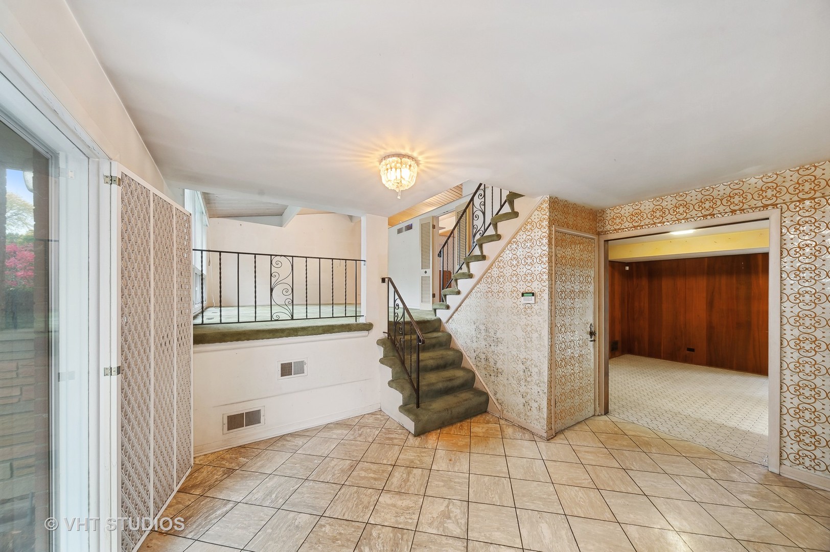3910 White Cloud Drive Skokie, IL 60076 - Photo 4 of 23 a view of entryway and hall with a window