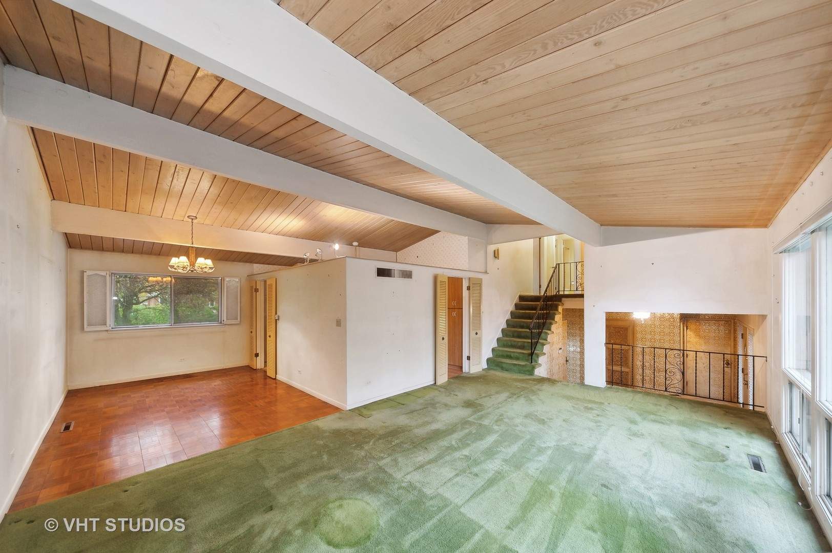 3910 White Cloud Drive Skokie, IL 60076 - Photo 8 of 23 a view of a hallway with stairs