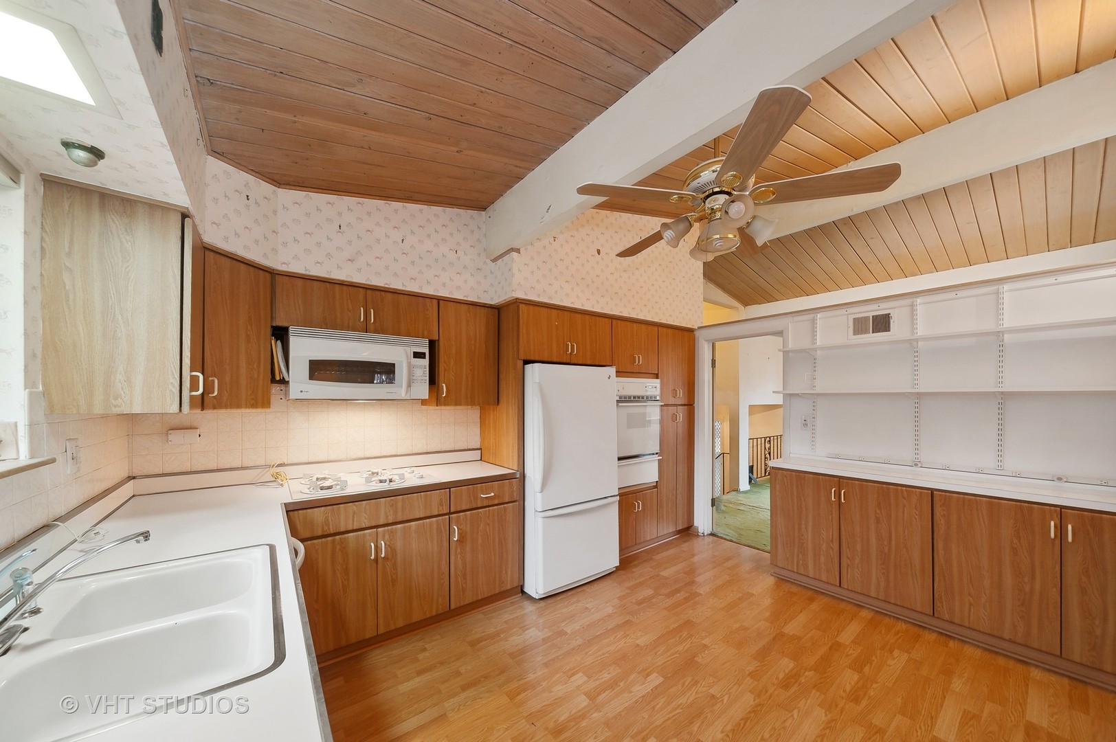3910 White Cloud Drive Skokie, IL 60076 - Photo 10 of 23 a kitchen with a stove a refrigerator and a sink