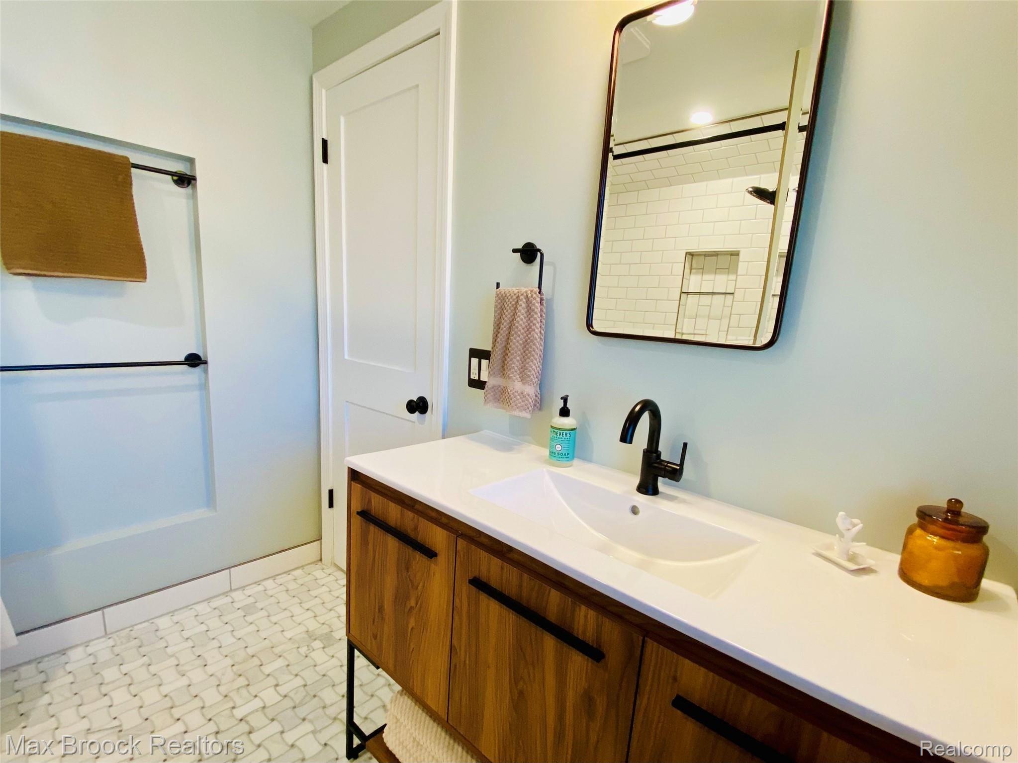 2633 Trafford Road Royal Oak, MI 48073 - Photo 23 of 40 23.jpg