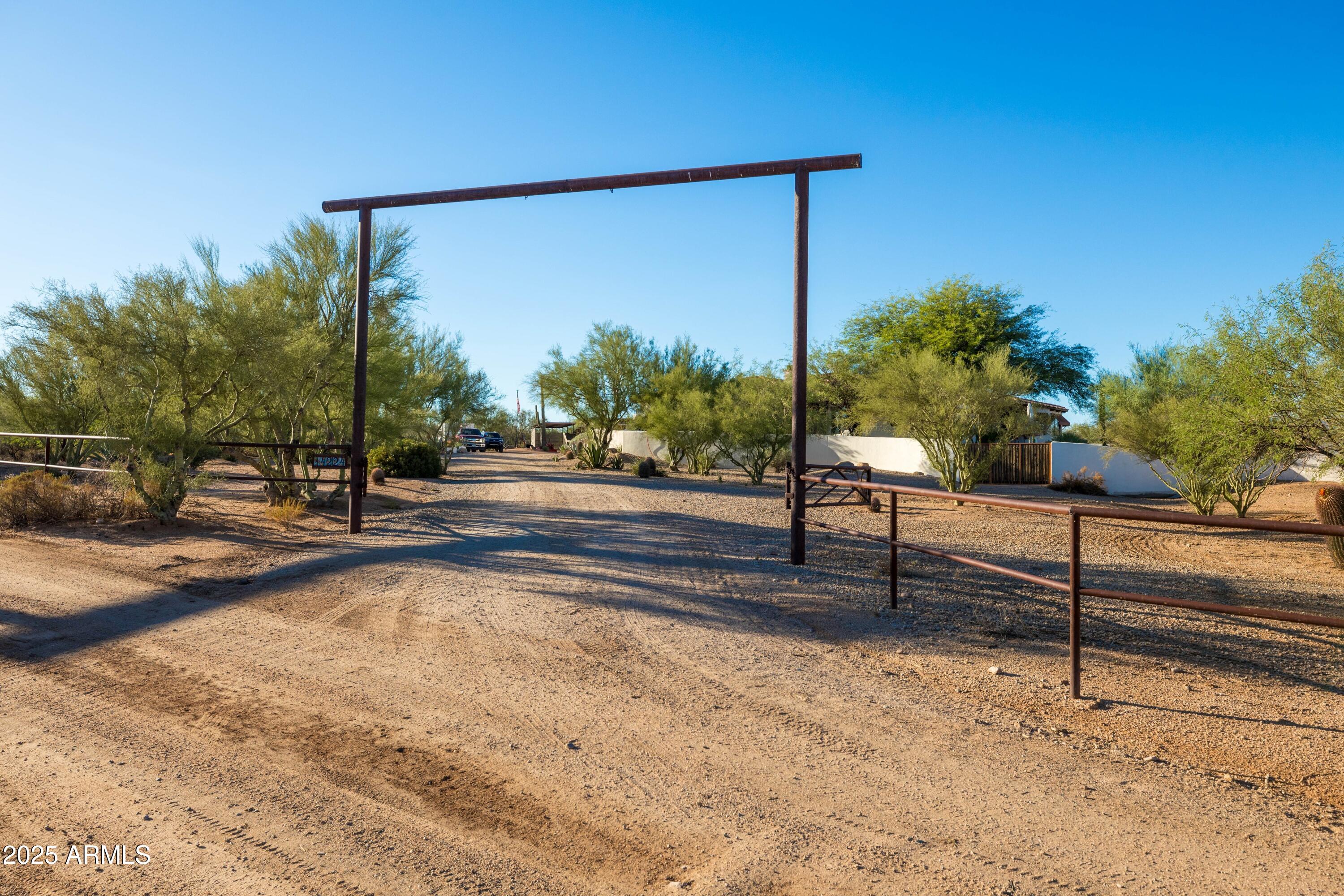 14224 East Rockview Road Scottsdale, AZ 85262 - Photo 12 of 118 Driveway