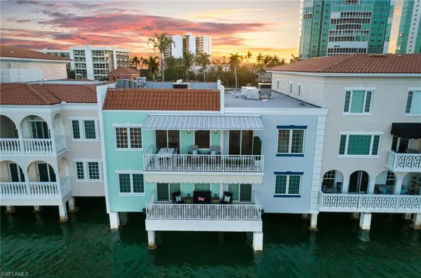 $3,550,000 | 4000 Gulf Shore Boulevard North, Unit 400, Naples, FL 34103