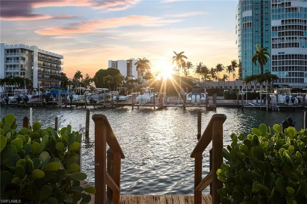 $3,550,000 | 4000 Gulf Shore Boulevard North, Unit 400, Naples, FL 34103