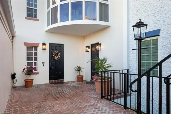 $3,550,000 | 4000 Gulf Shore Boulevard North, Unit 400, Naples, FL 34103