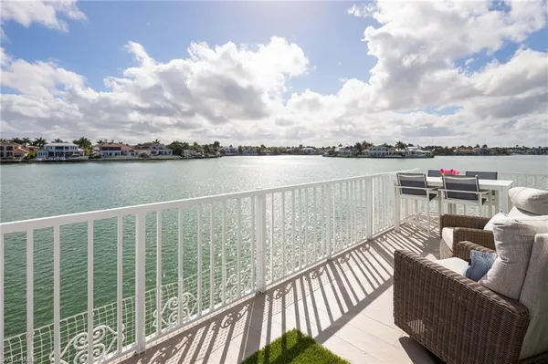 $3,550,000 | 4000 Gulf Shore Boulevard North, Unit 400, Naples, FL 34103