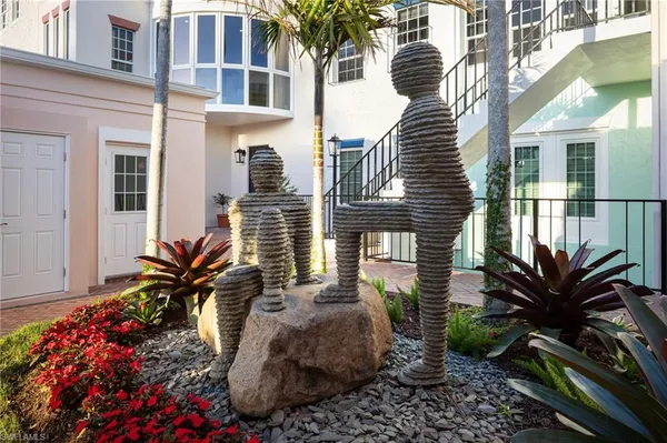 $3,550,000 | 4000 Gulf Shore Boulevard North, Unit 400, Naples, FL 34103