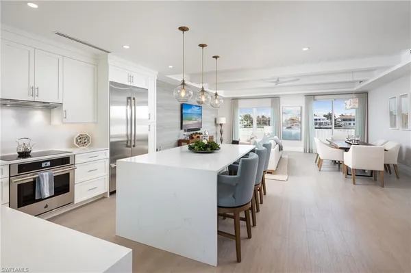 $3,550,000 | 4000 Gulf Shore Boulevard North, Unit 400, Naples, FL 34103