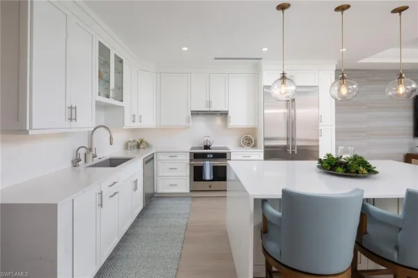 $3,550,000 | 4000 Gulf Shore Boulevard North, Unit 400, Naples, FL 34103