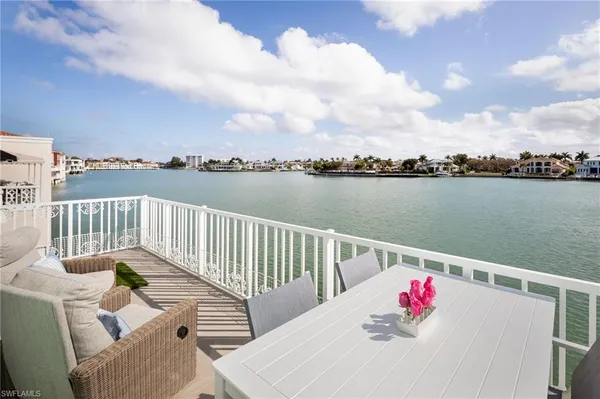 $3,550,000 | 4000 Gulf Shore Boulevard North, Unit 400, Naples, FL 34103