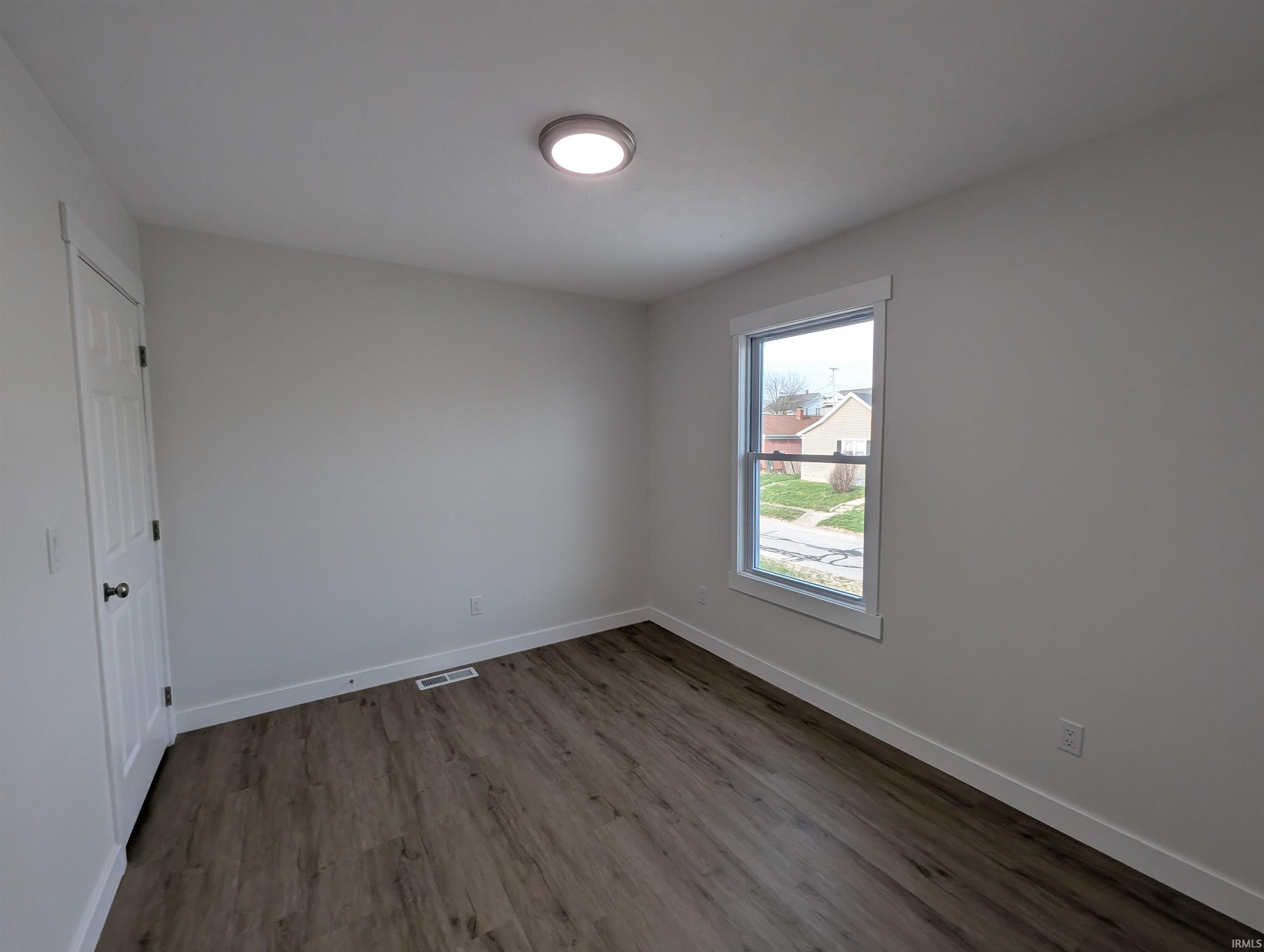 811 Southwest 1st Street Washington, IN 47501 - Photo 18 of 28