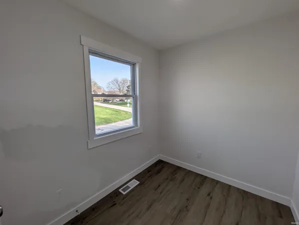 $299,000 | 811 Southwest 1st Street, Washington, IN 47501