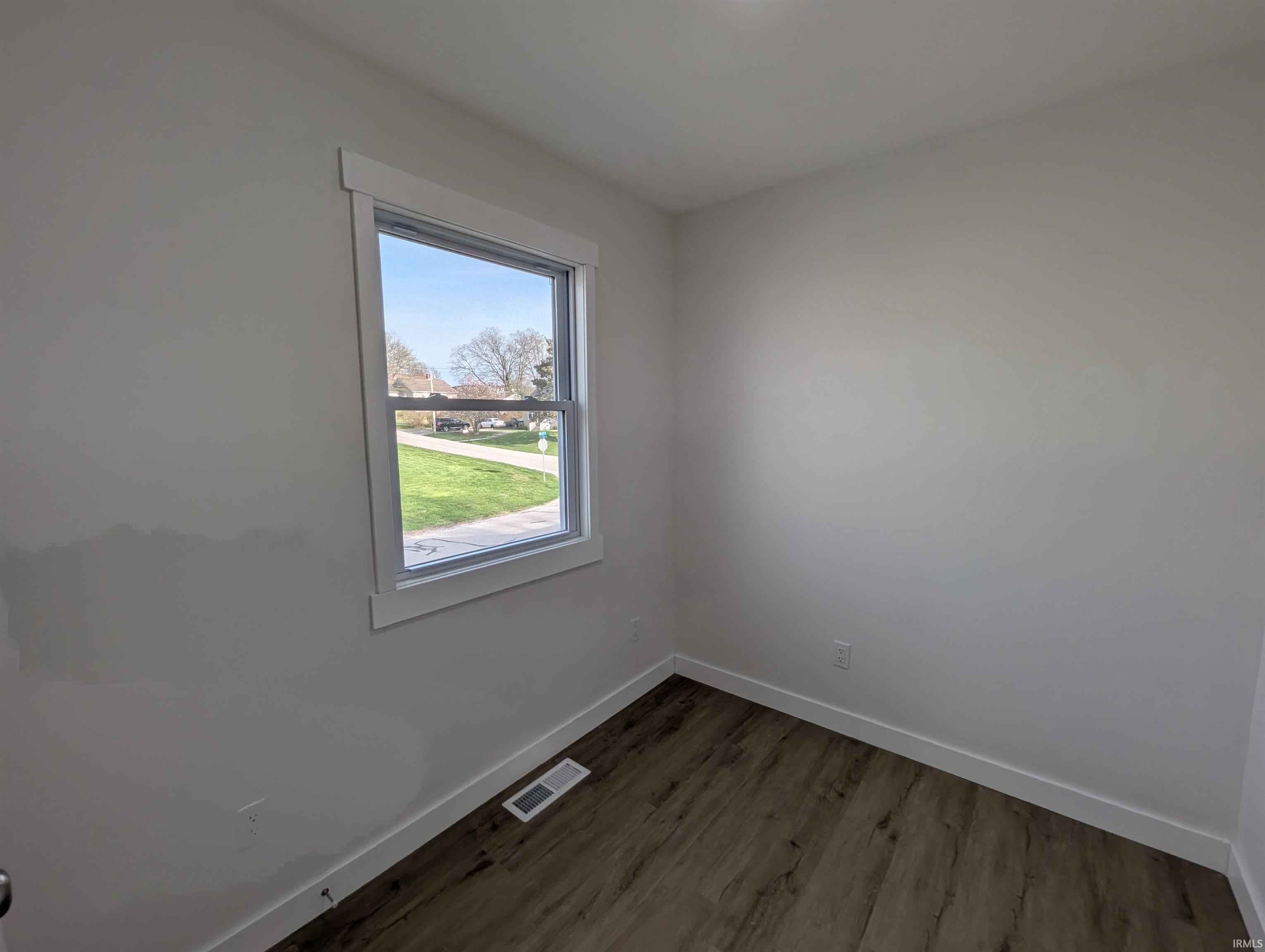 811 Southwest 1st Street Washington, IN 47501 - Photo 23 of 28